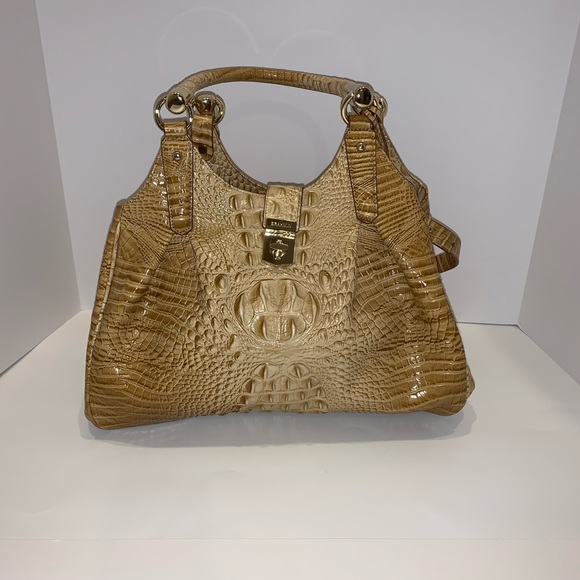 Purses handbags and totes! - Picture 6 of 8